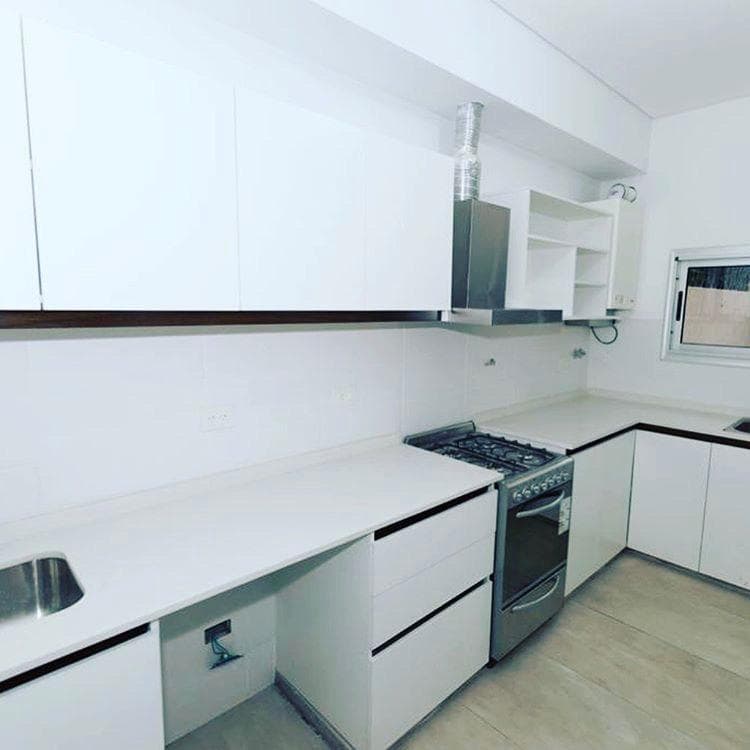 Detalle de cocina y equipamiento terminado