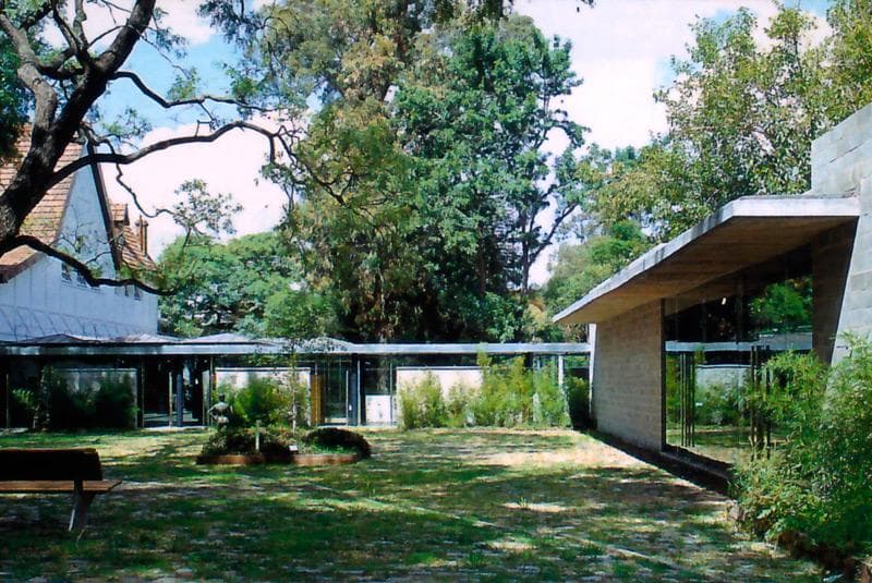 Vivienda terminada vinculada con el espacio exterior