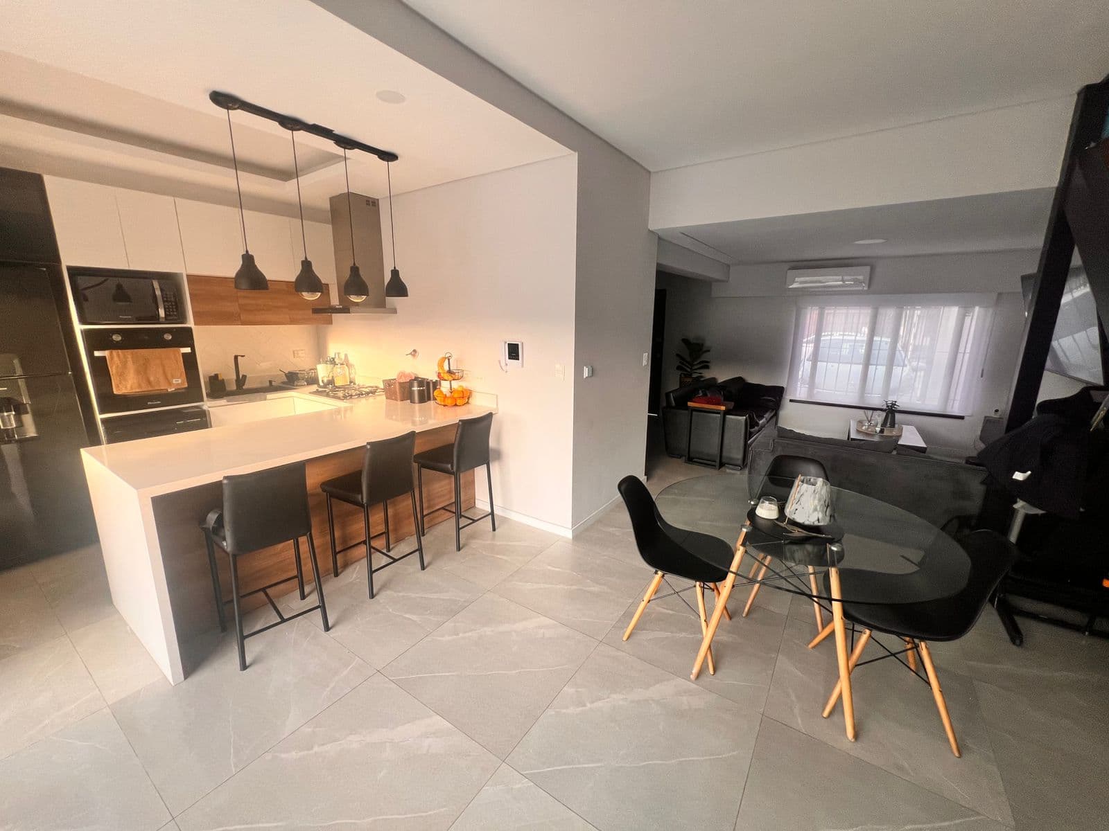 Interior de vivienda terminado después de una reforma